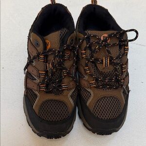 Merrell waterproof boys Brown Hiking Shoes size 3M
